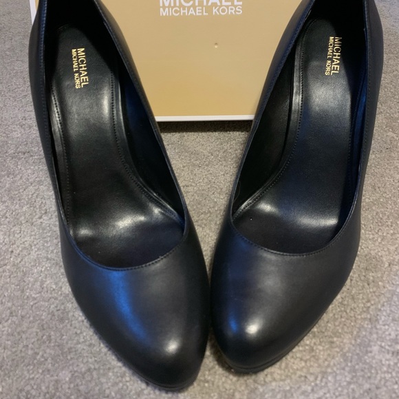 🌈HOST PICK🌈Michael Kors Black Heels - Picture 3 of 3